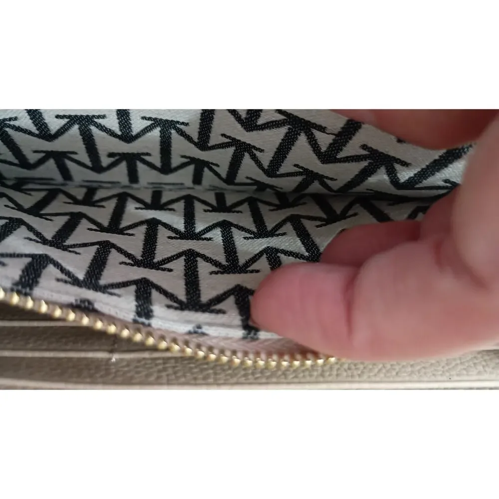 NWT Moncrief London Tillie luxury Italian leather wallet, Sesame. MSRP $360